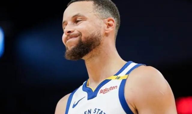 开云网站-库里崴脚维金斯休战 勇士12轮换只是狐假虎威？