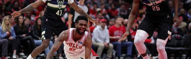 开云下载-30分惨败创队史纪录！公牛耻辱一战送还主场优势