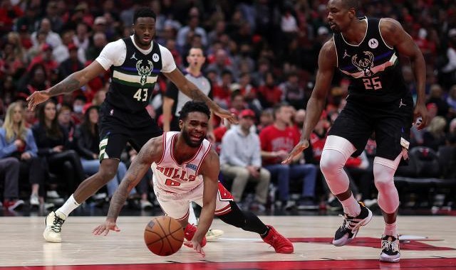 开云下载-30分惨败创队史纪录！公牛耻辱一战送还主场优势